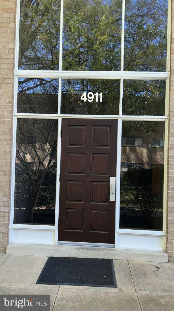 SUPER LOCATION,CLOSETO495,395,NVCC,SHOPPINGS,DRUG STORE,BANKING,RESTUARANT. Walkout balcony. Condo in very nice condition. Condo fee includes gas and water.