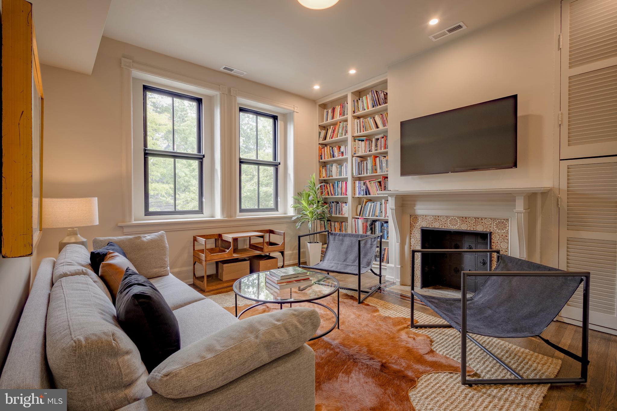 CHESTNUT HILL - Residential