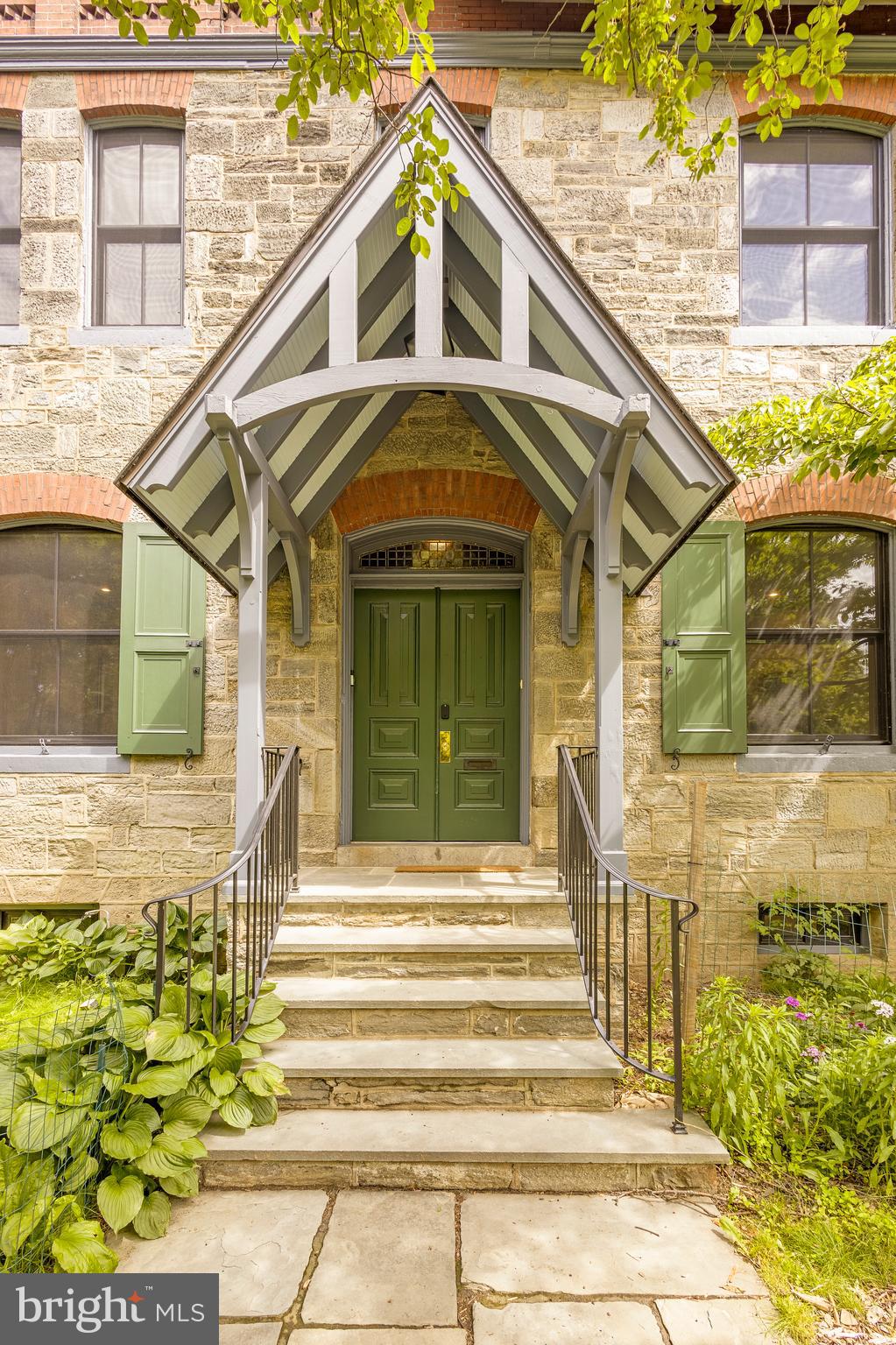 CHESTNUT HILL - Residential