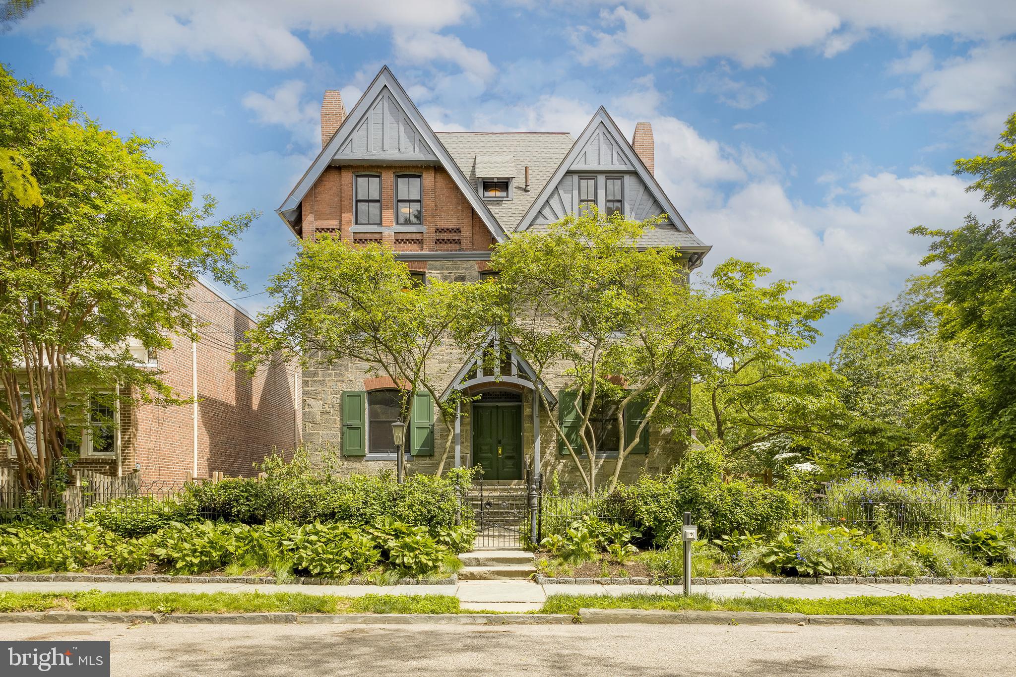 CHESTNUT HILL - Residential