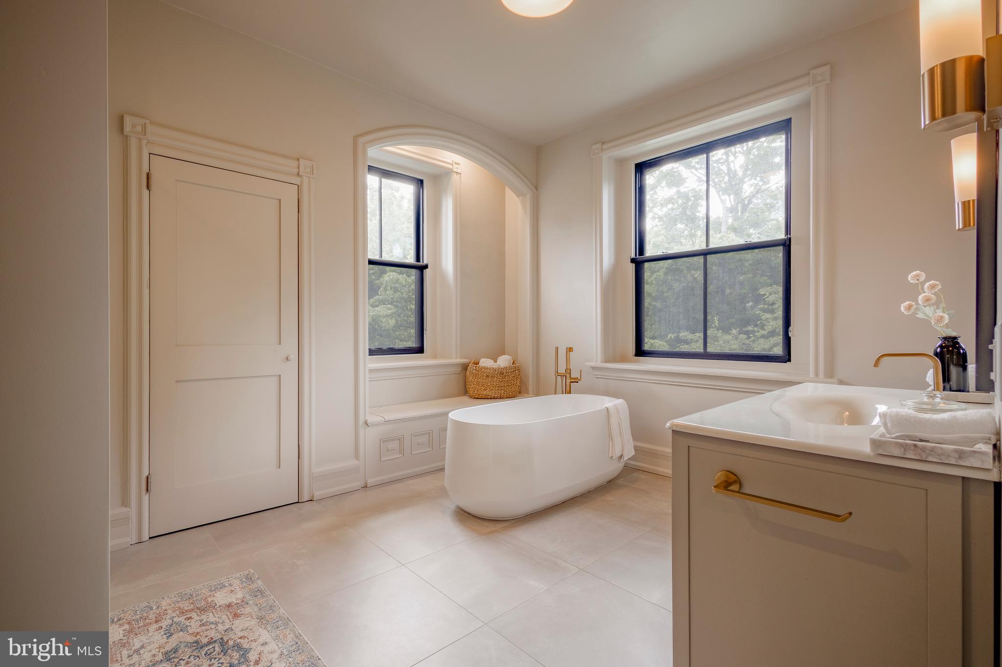 CHESTNUT HILL - Residential