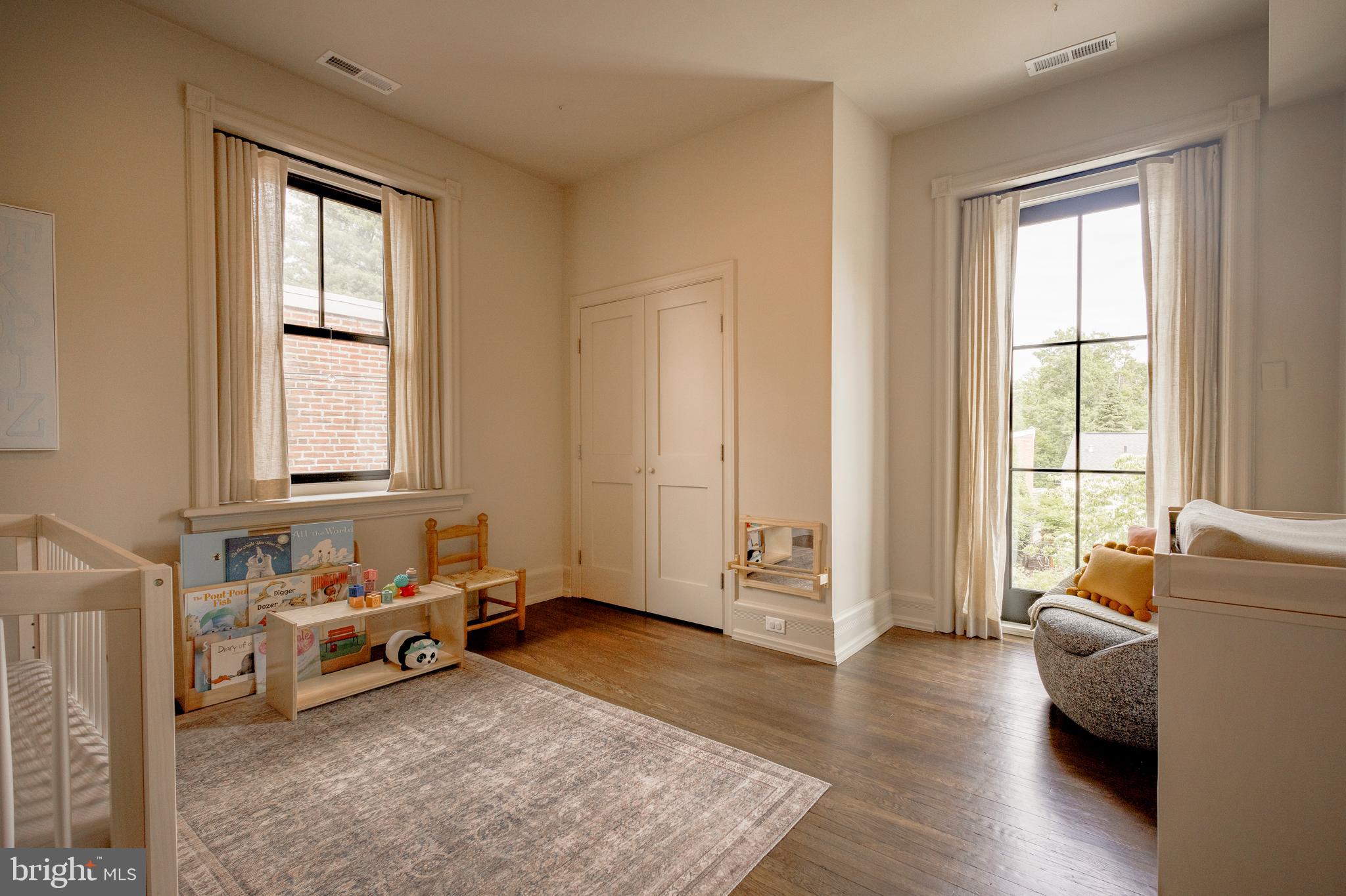 CHESTNUT HILL - Residential