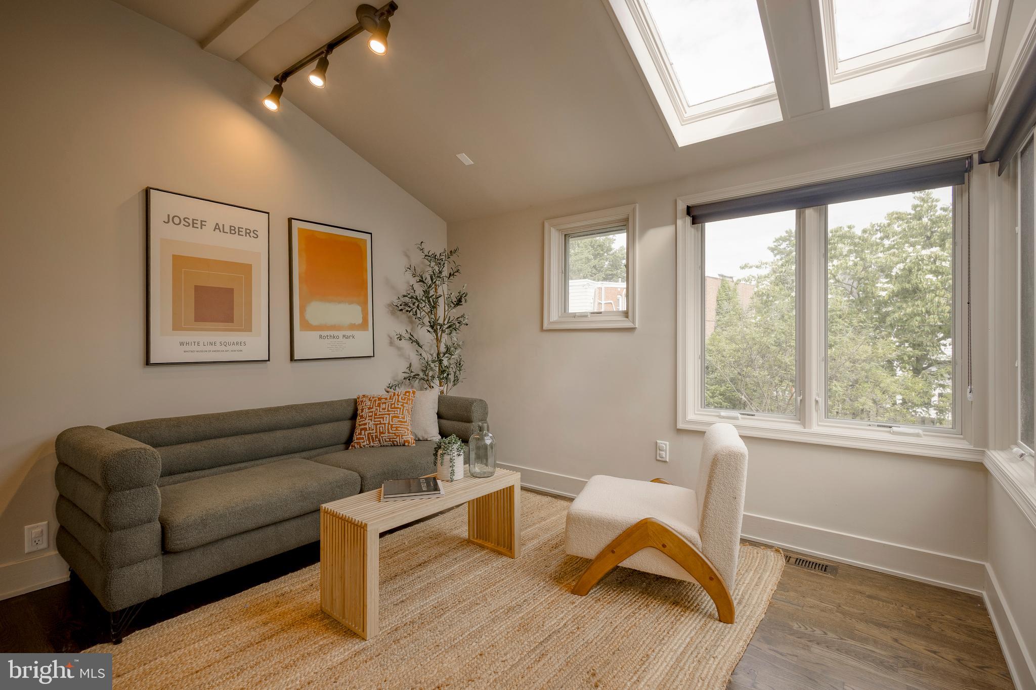 CHESTNUT HILL - Residential