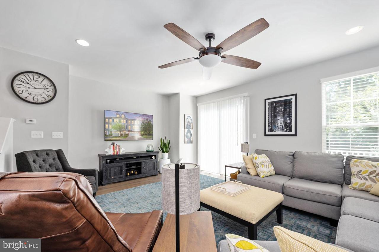 PEMBROOKE - Residential Lease