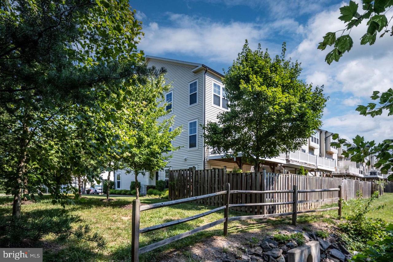 PEMBROOKE - Residential Lease