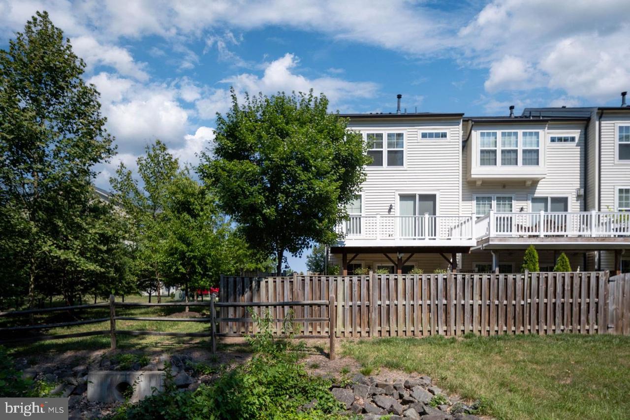 PEMBROOKE - Residential Lease
