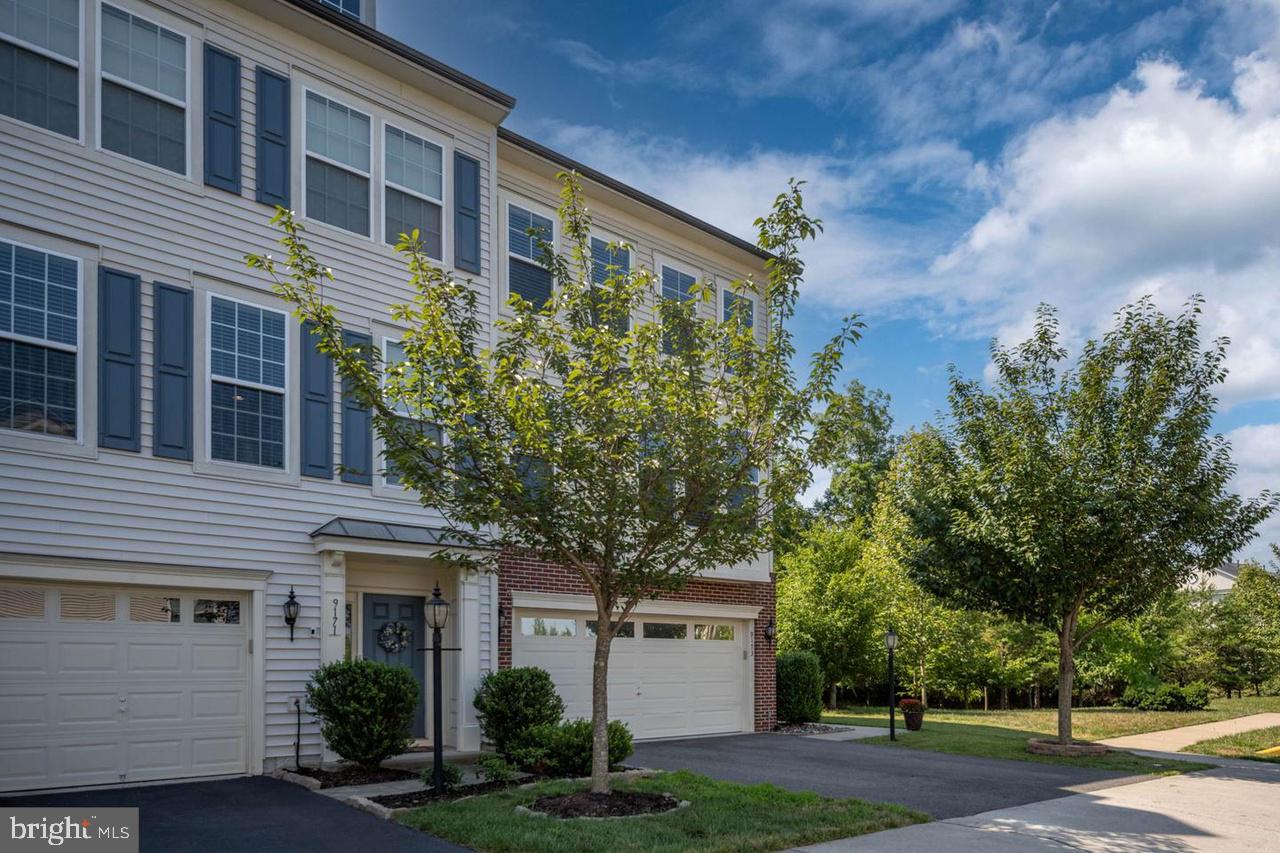 PEMBROOKE - Residential Lease