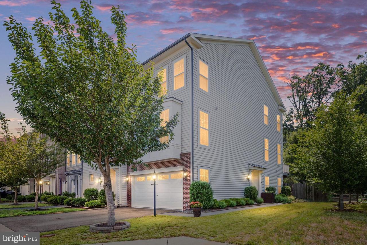PEMBROOKE - Residential Lease