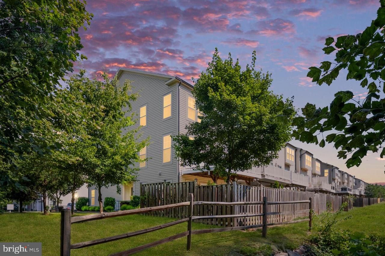 PEMBROOKE - Residential Lease