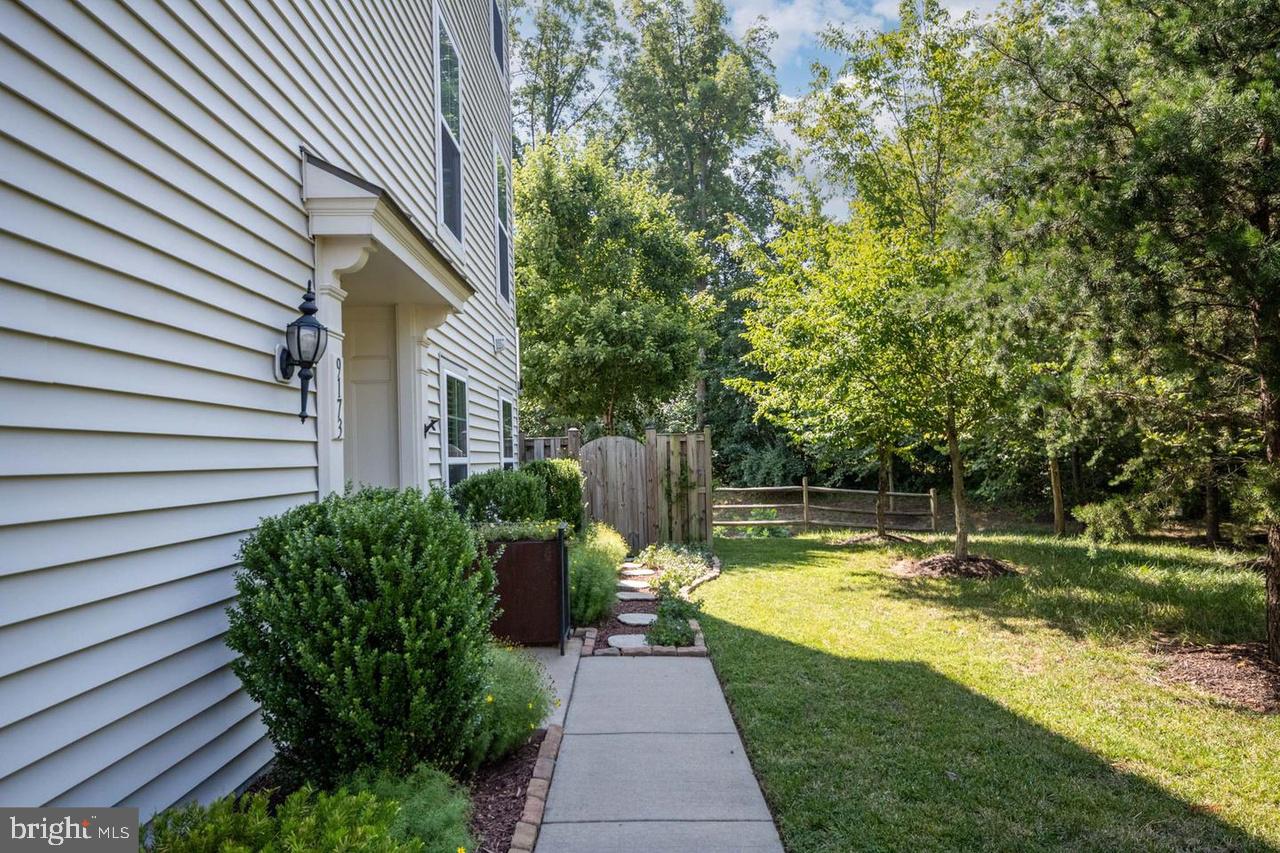 PEMBROOKE - Residential Lease