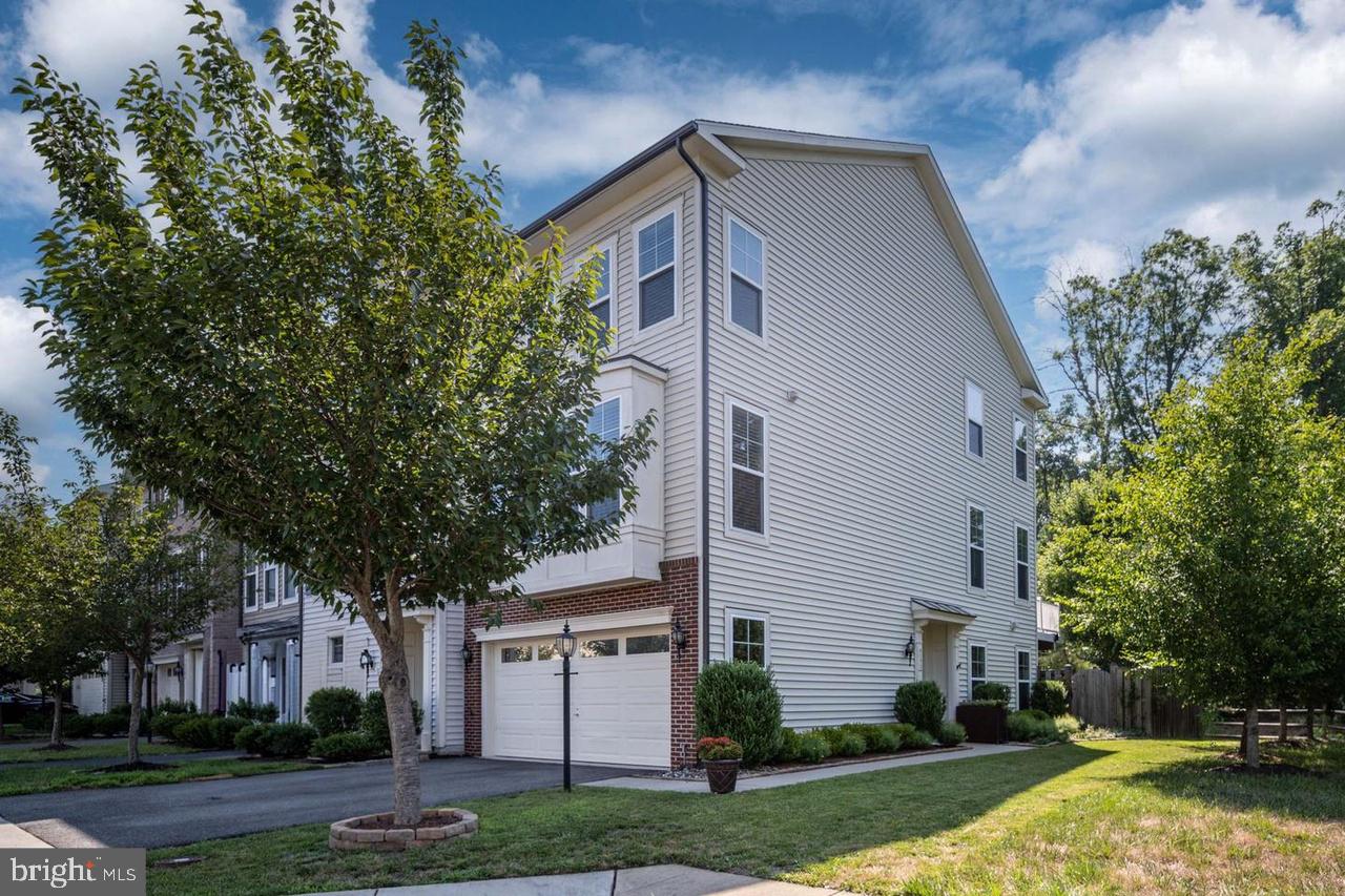 PEMBROOKE - Residential Lease