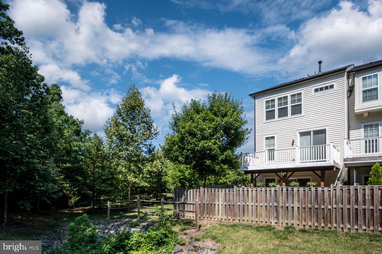 PEMBROOKE - Residential Lease