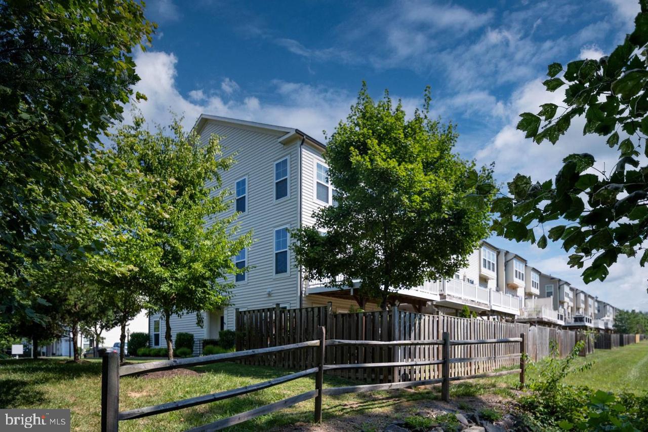 PEMBROOKE - Residential Lease
