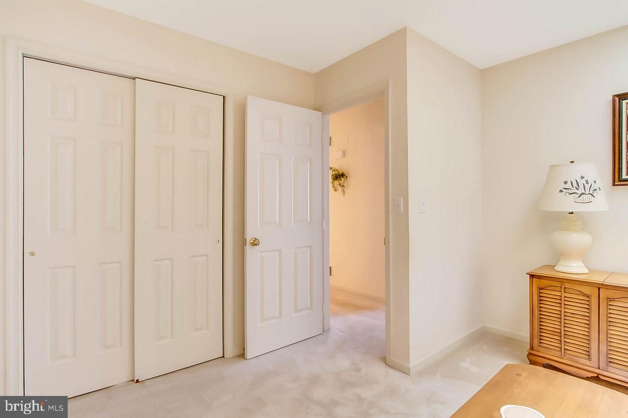 WHITE OAK MANOR - Residential