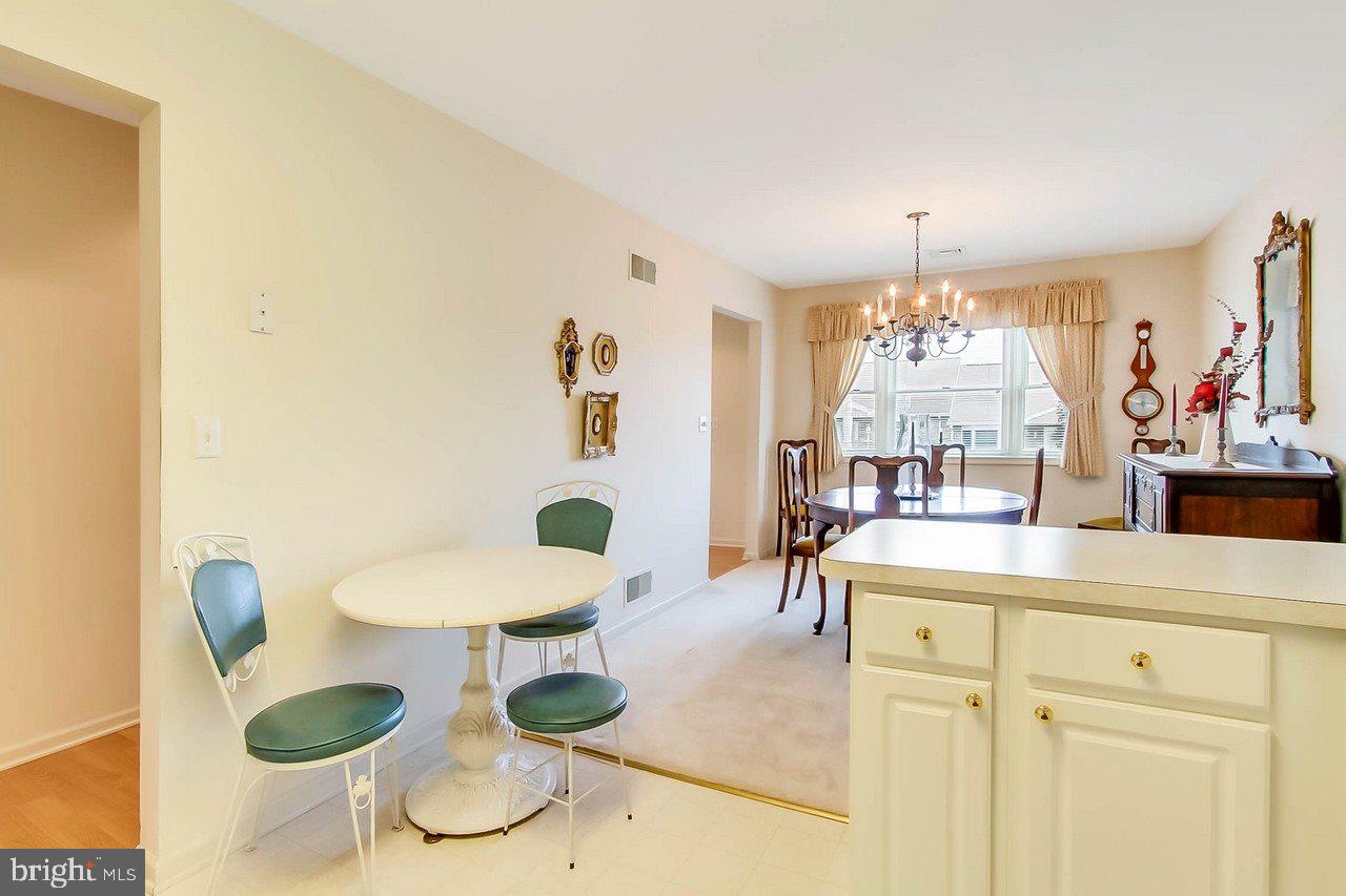 WHITE OAK MANOR - Residential