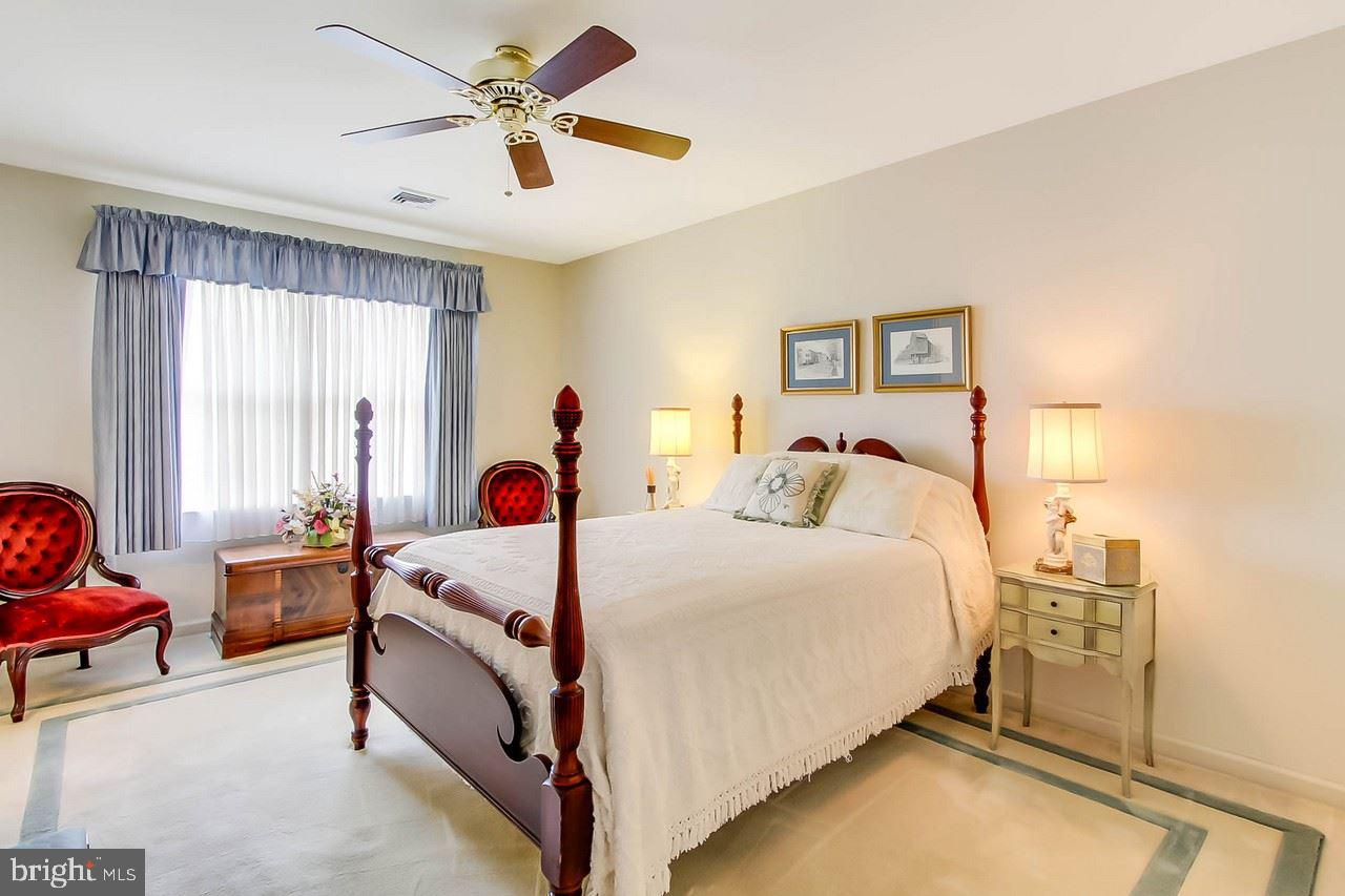 WHITE OAK MANOR - Residential