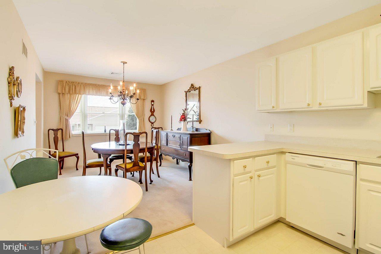 WHITE OAK MANOR - Residential