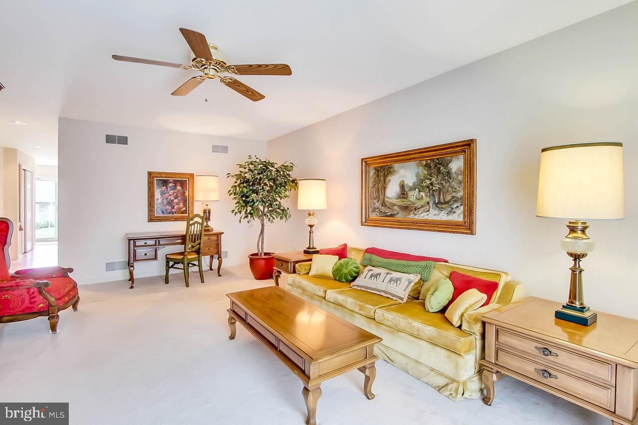 WHITE OAK MANOR - Residential