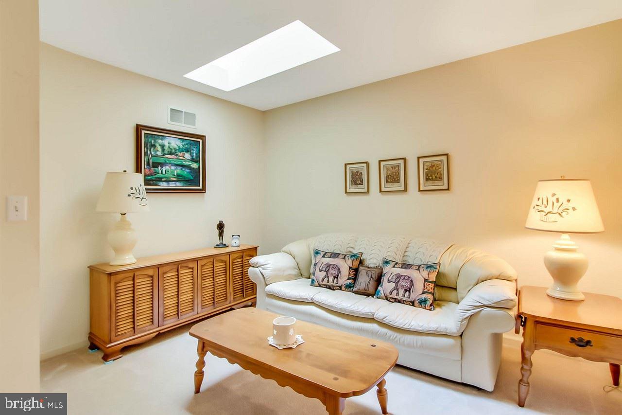 WHITE OAK MANOR - Residential