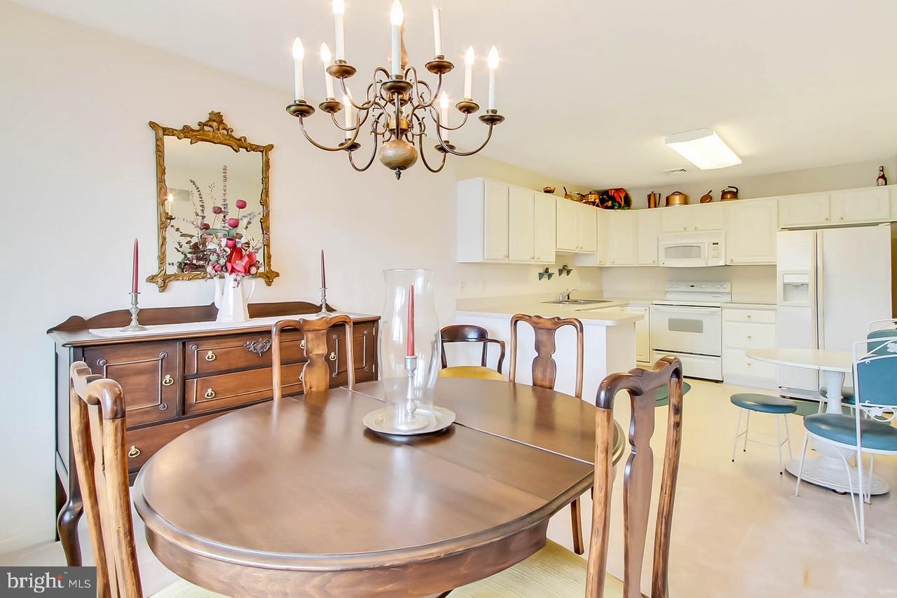 WHITE OAK MANOR - Residential
