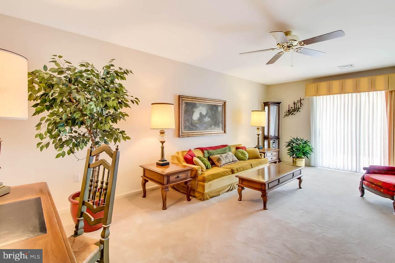 WHITE OAK MANOR - Residential