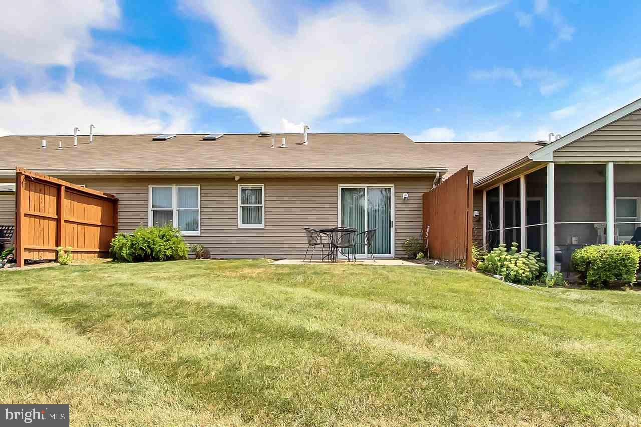 WHITE OAK MANOR - Residential