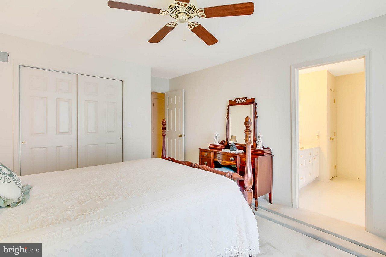 WHITE OAK MANOR - Residential