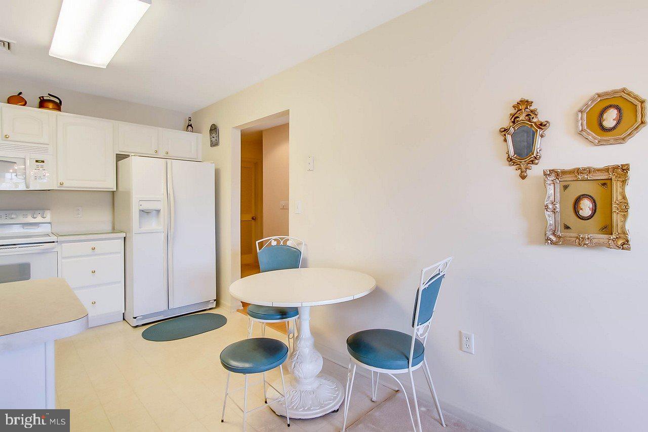 WHITE OAK MANOR - Residential