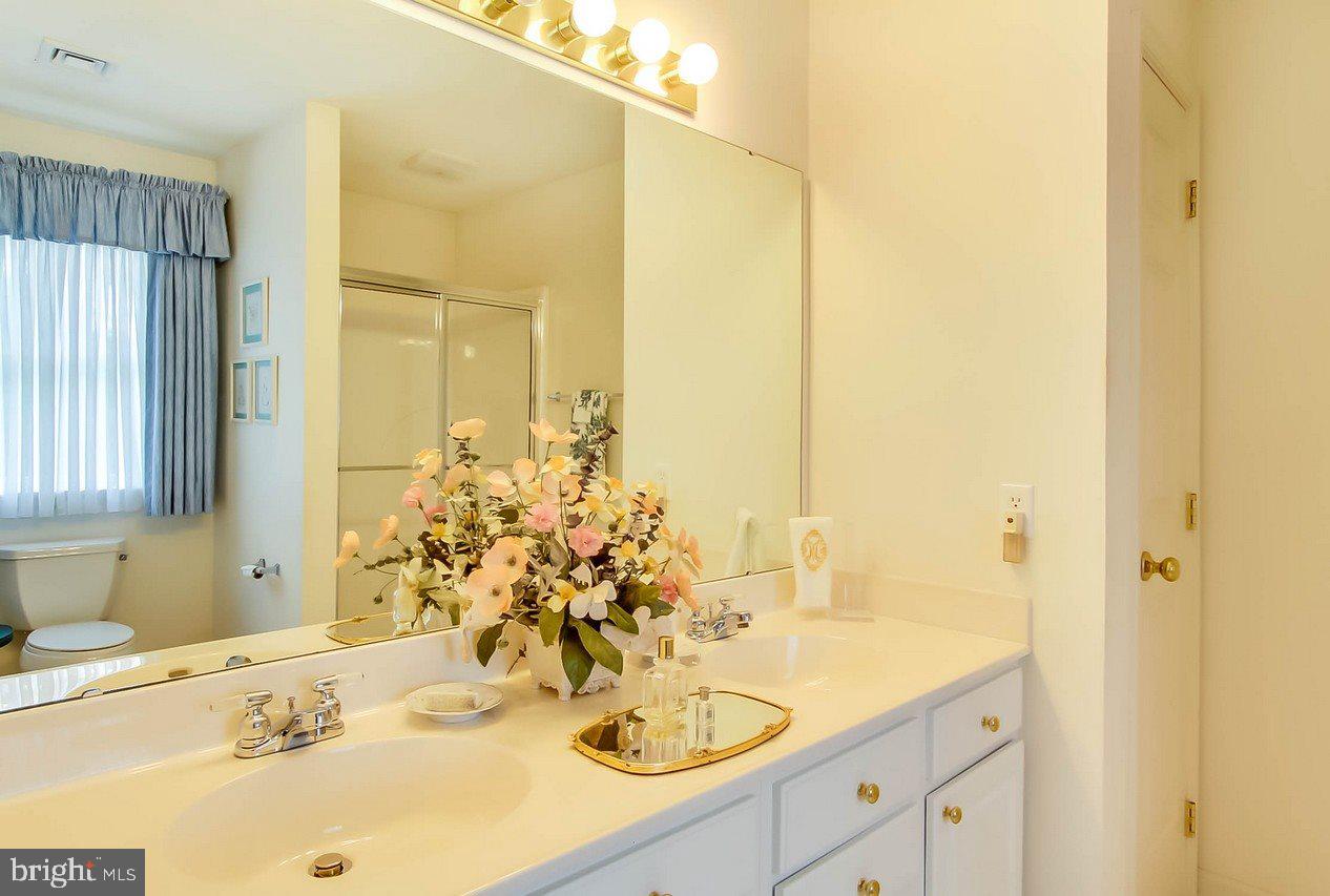 WHITE OAK MANOR - Residential