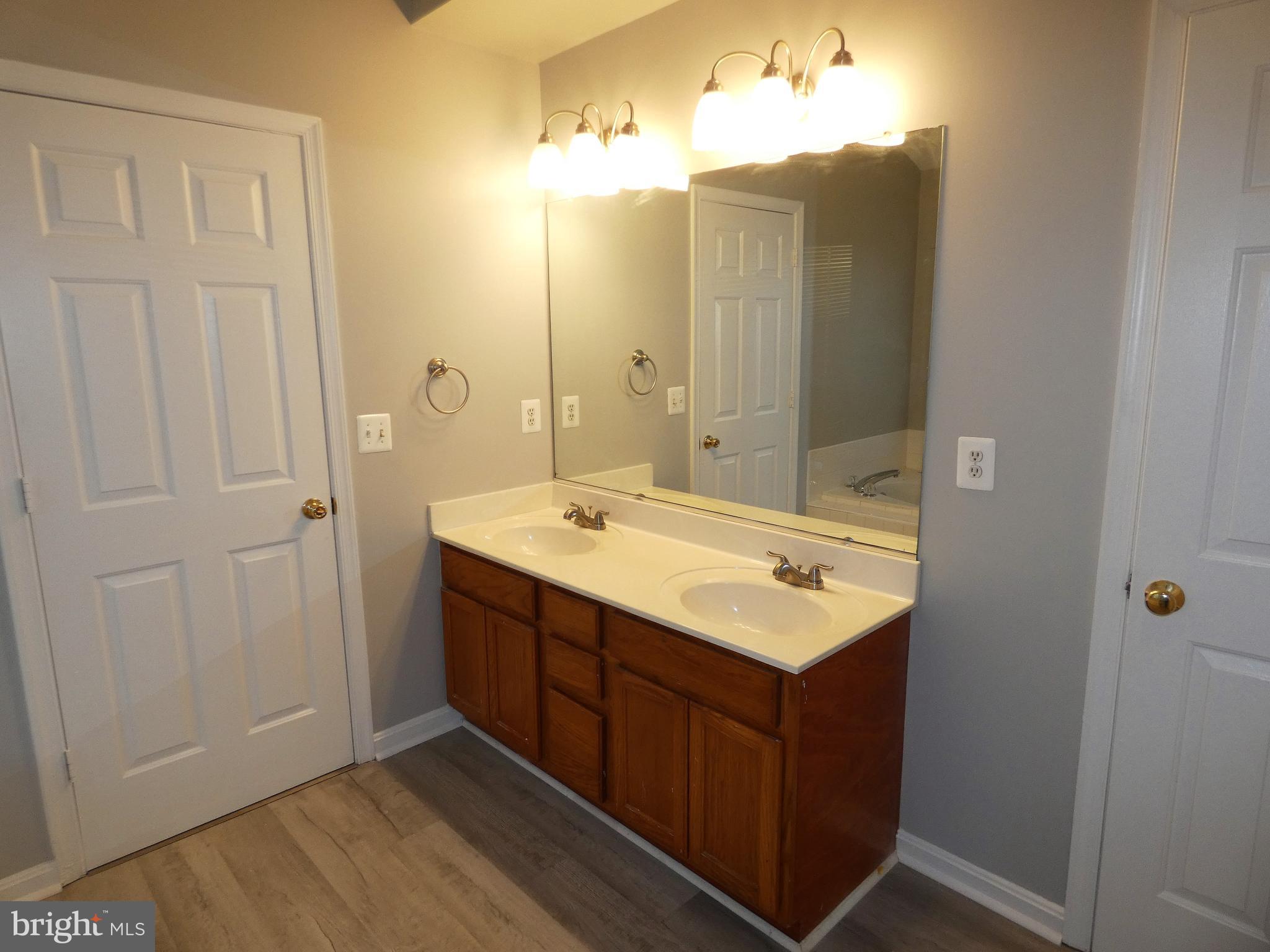 SOUTH OAKS - Residential Lease