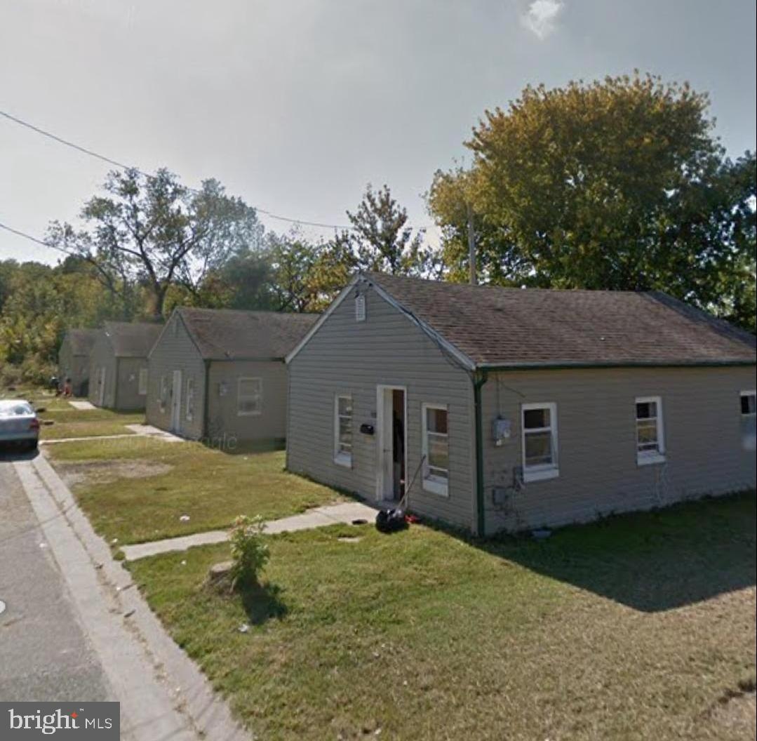 Attention Investors! Don't miss this rare opportunity to acquire four single- family homes being sold as a package.
each home features:
3 Bedrooms 1 bathroom with a eat in Kitchen.
Approximately 800 Sq ft of living space.
currently have all four with tenants.
Situated on a combine 17,000 sq ft lot, 
Listed for 950,000