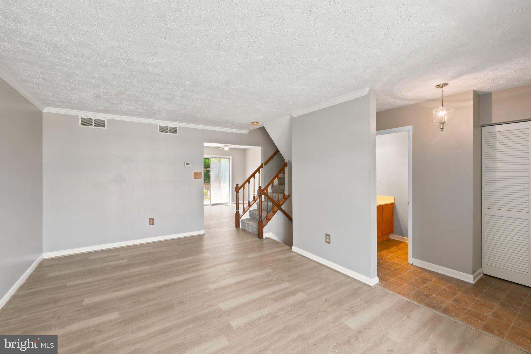 CONSTANT FRIENDSHIP - Residential