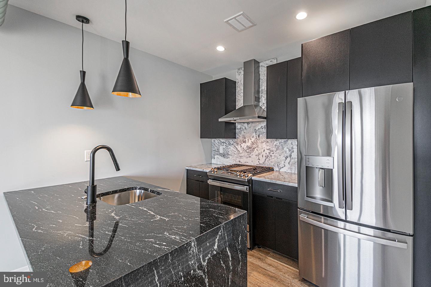 *Available Now!*

Don’t miss the chance to live in this stunning apartment at Hudson Liberties with high end European kitchen and bathroom finishes, hardwood floors, recessed lighting, and central air. Upon entering this 1 bedroom, 1 bathroom apartment, you'll see a decorative wall of floor to ceiling wainscoting giving this space a classy and timeless look. The open floor plan living room and kitchen is complete with Danze kitchen fixtures and a top of the line GE appliance package: dishwasher, refrigerator, gas range with gourmet range hood, and microwave. Stark contrast of black and white granite counter tops, back splash and breakfast bar with a waterfall edge features designer lighting above that reflects the copper glow on its surface. The bedroom is spacious, includes a deep closet with a custom organized closet system and glimpse of the shimmering skyline right from your window. Across the hall is the bathroom with the washer/dryer closet, sleek vanity and modern tiled shower with a deep soaking tub for maximum relaxation.

You will enjoy this premium location at 526 Brown St that is just steps from local restaurants like Federal Donuts and Honey’s Sit N Eat, as well as four blocks to the entire 2nd St Commercial Corridor, five blocks to the Spring Garden Subway Station and offers quick access to I-95 for zipping in and out of the city. All tenants have access to additional amenities including secure bicycle parking, a designated storage locker, and a 2,000 sq ft shared roof deck that offers panoramic views of the Center City skyline. The building also has a state of the art access control system with security monitoring.

*Only $500 for security deposit
*Cats & Small Dogs OK (35lbs or less) - $350 Nonrefundable Pet Fee + $50/mo pet fee - All currently waived! 
*Photos of a similar unit. Finishes may vary.