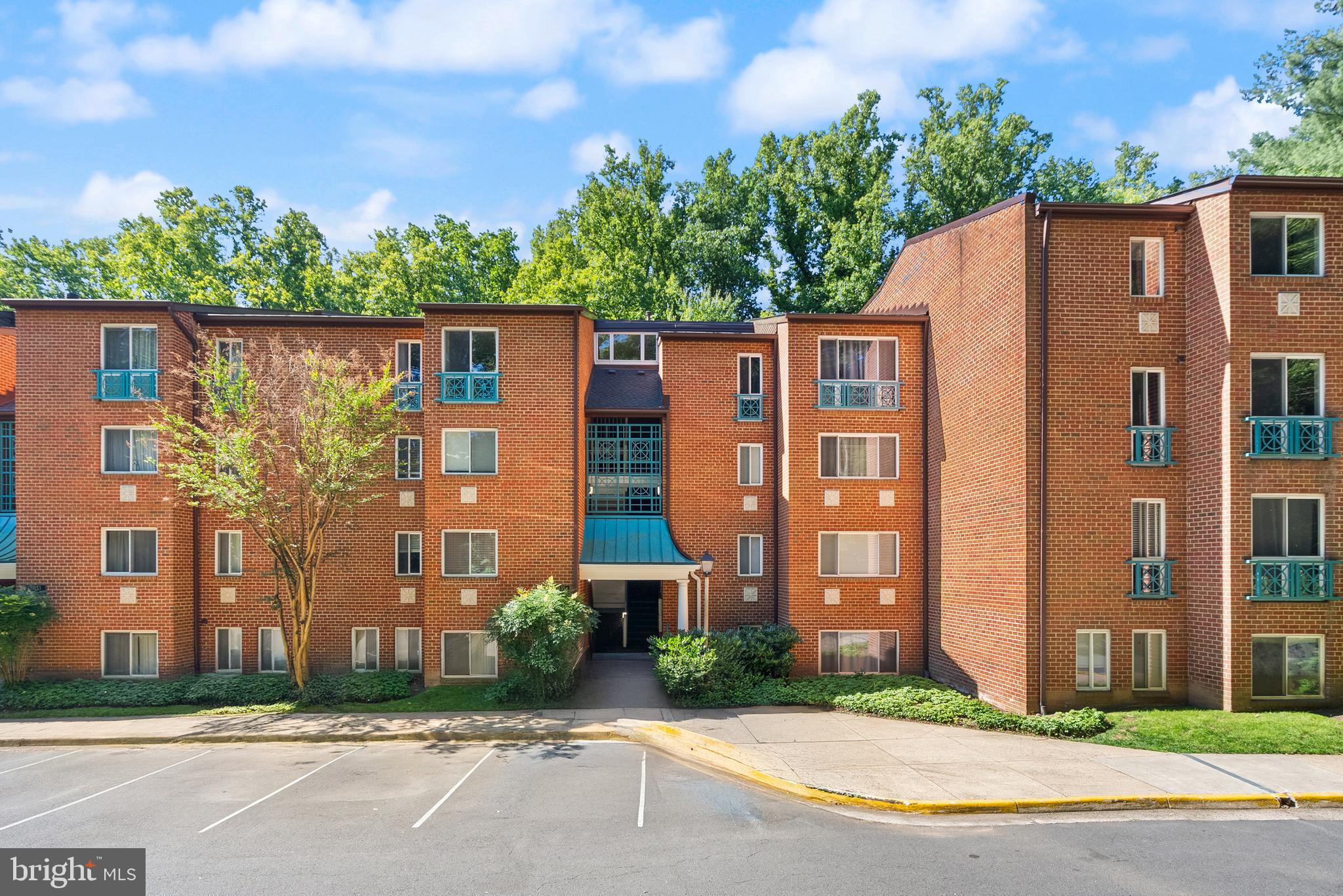HUNTERS WOODS VILLAGE - Residential