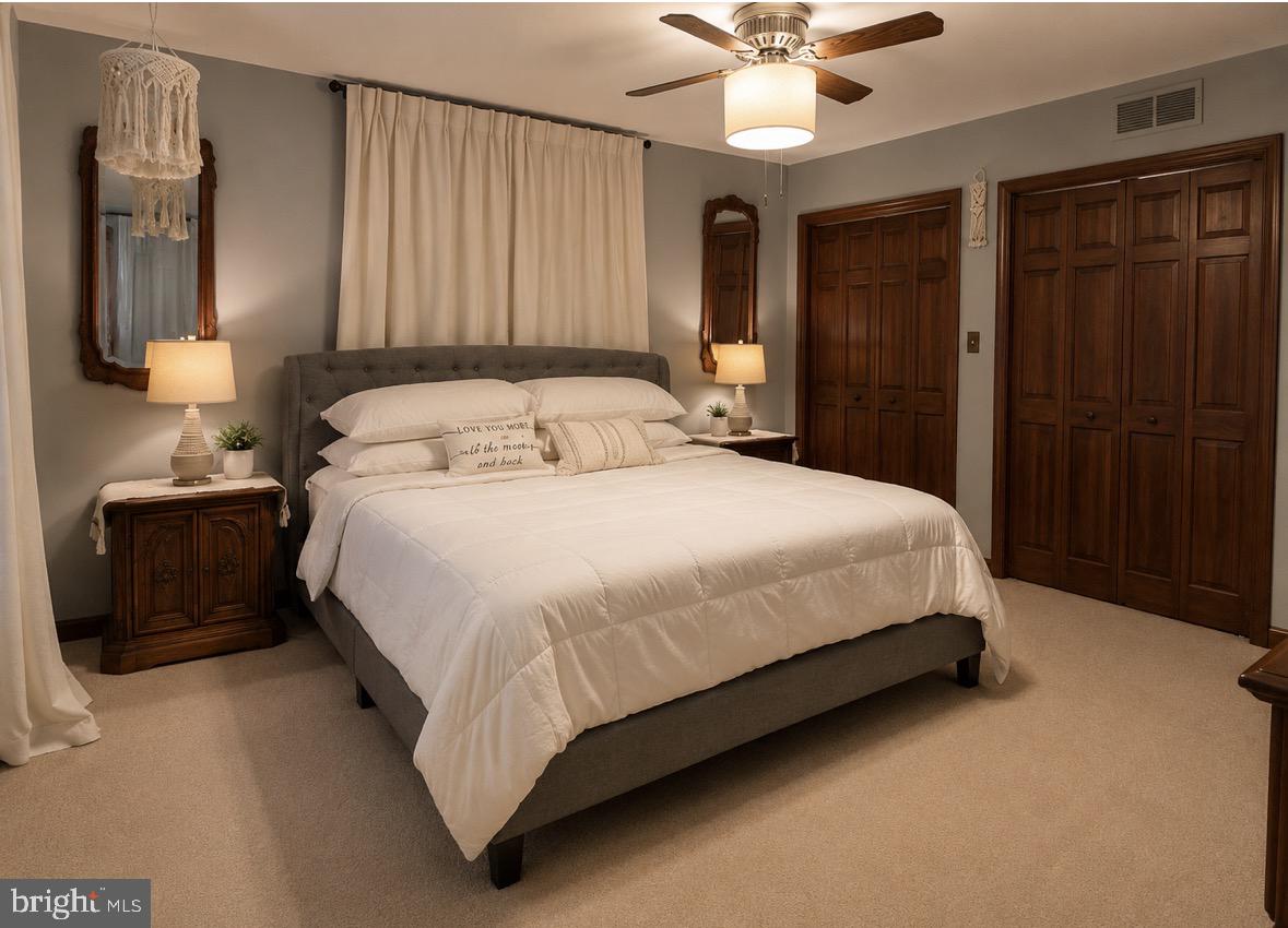 MANHATTAN MANOR - Residential