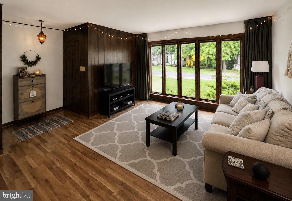 MANHATTAN MANOR - Residential