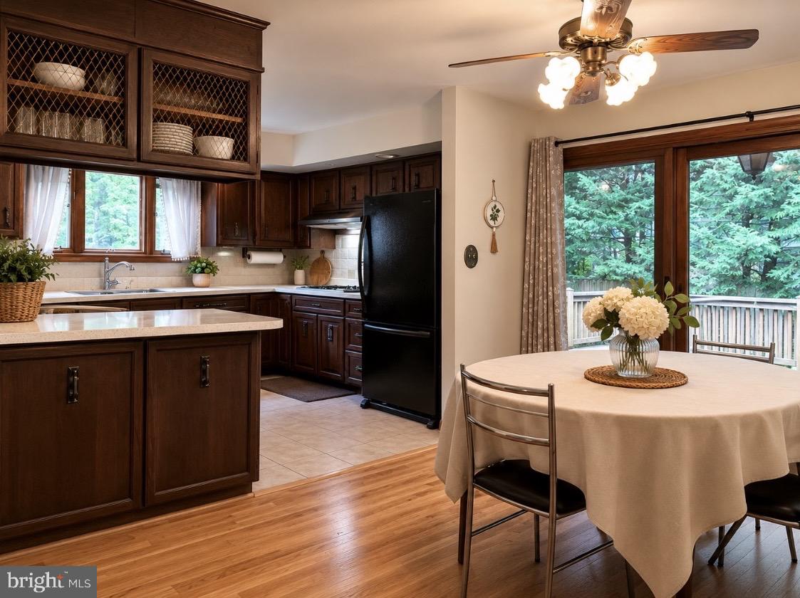 MANHATTAN MANOR - Residential