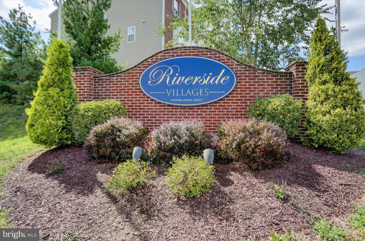 RIVERSIDE VILLAGES - Residential