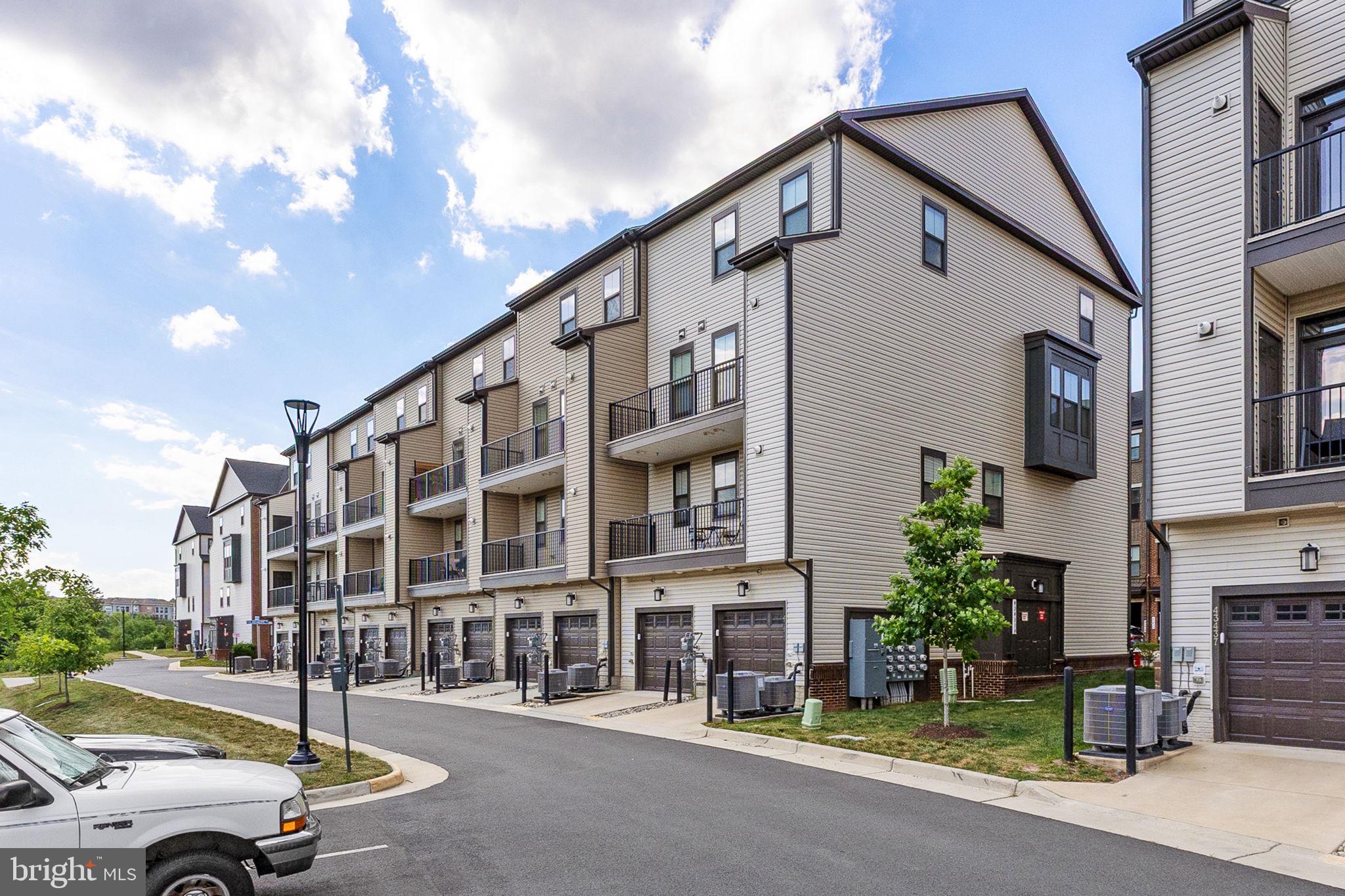 METRO WALK AT MOOREFIELD STATION - Residential