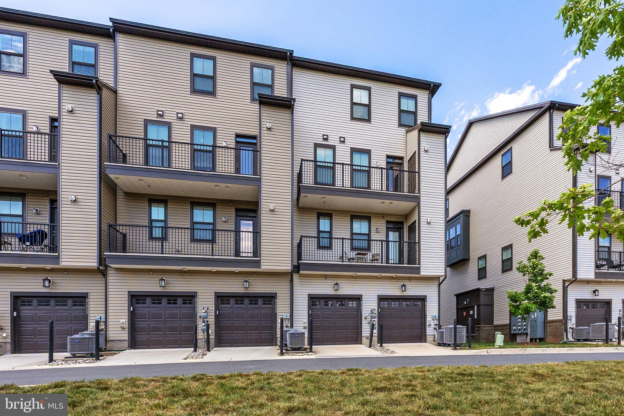 METRO WALK AT MOOREFIELD STATION - Residential