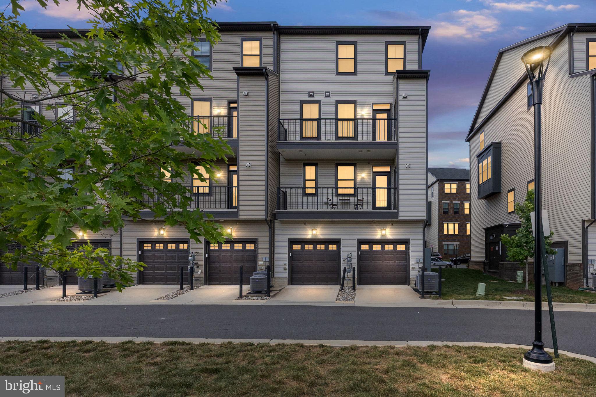 METRO WALK AT MOOREFIELD STATION - Residential