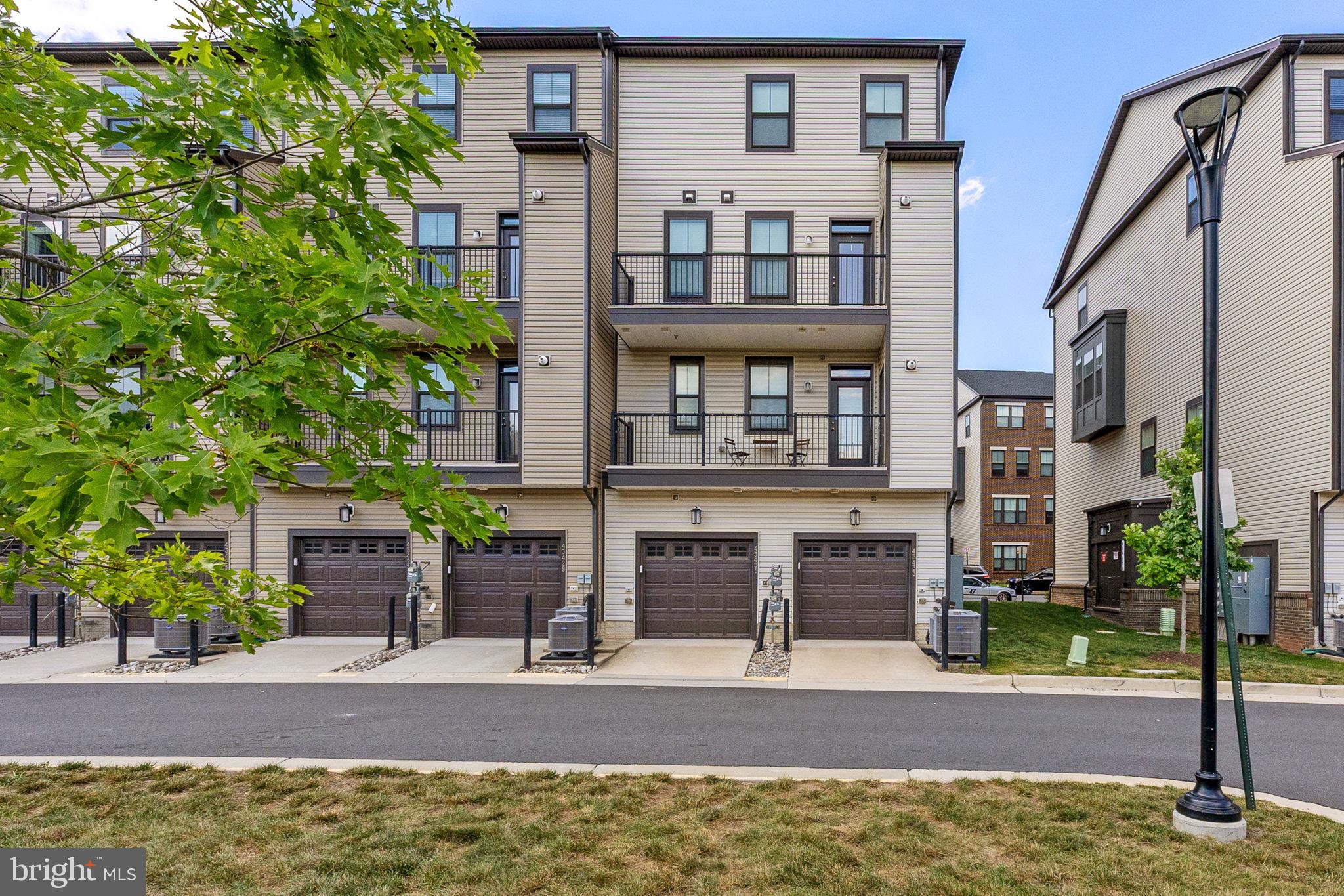 METRO WALK AT MOOREFIELD STATION - Residential