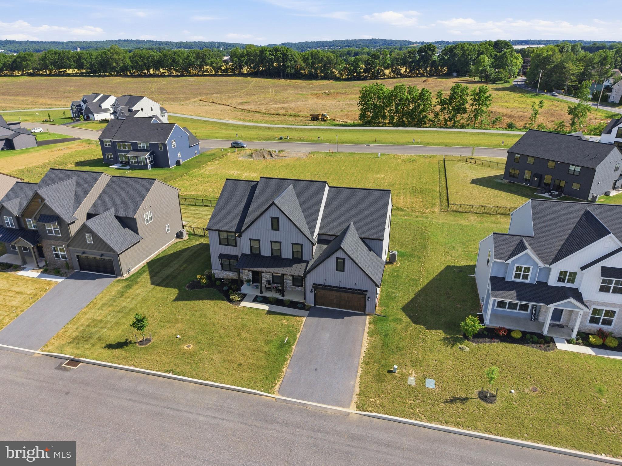 SUMMER LAYNE - Residential