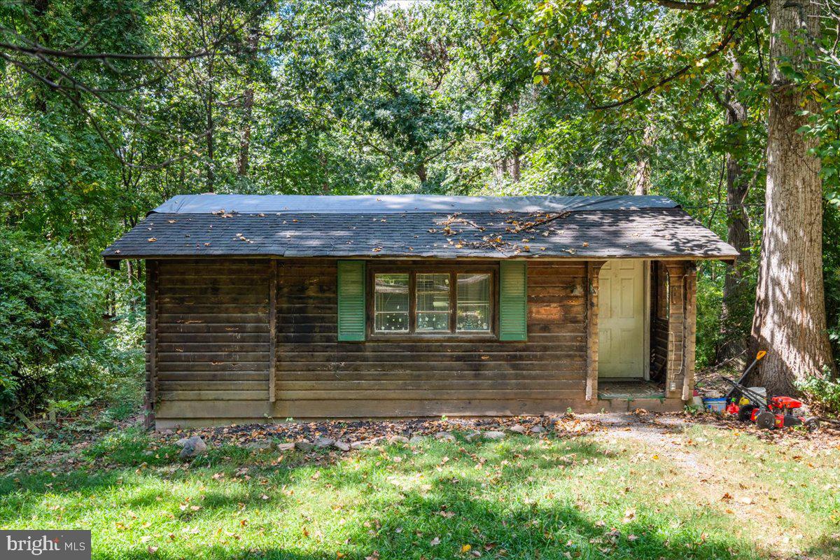 This property is being offered in as-is condition and presents a great opportunity for investors. Cash, as-is offers only. The lot is a generous size in a desirable location within Shannondale. The home has not been occupied for some time and may require renovation or a potential rebuild. Buyers are encouraged to perform their own due diligence.
