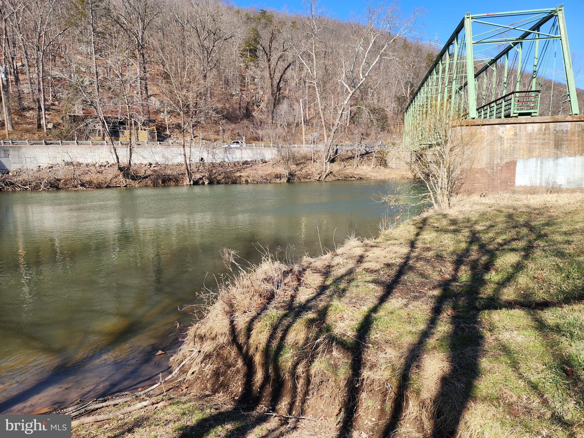 RIVER RIDGE - Land