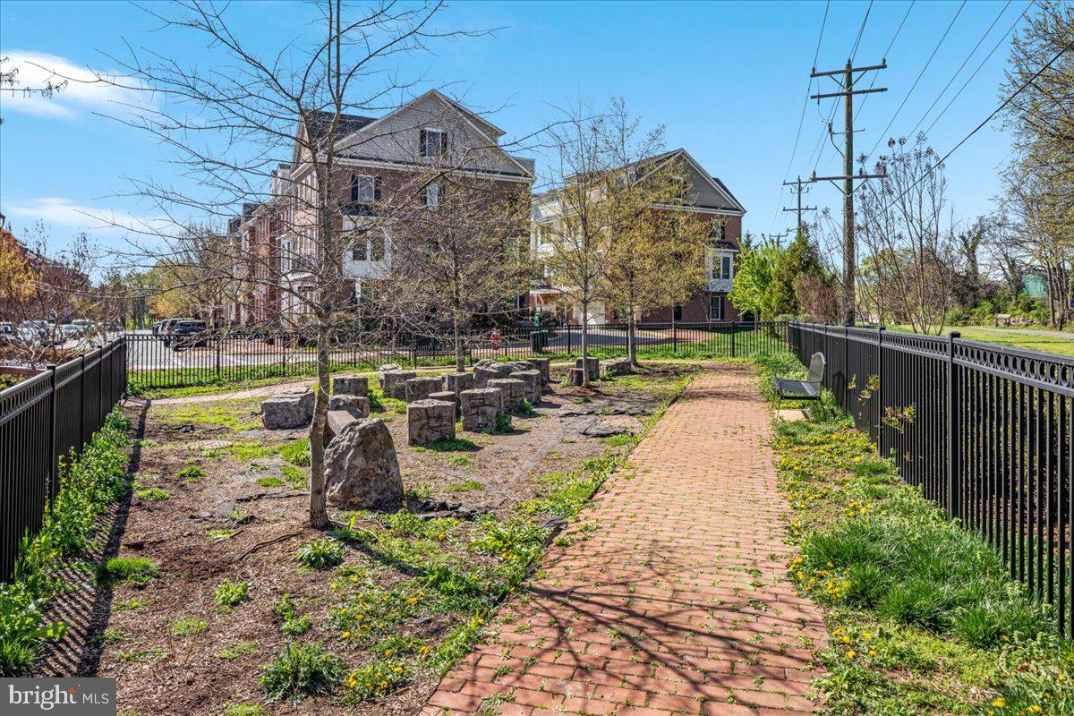 CRESCENT PLACE - Residential