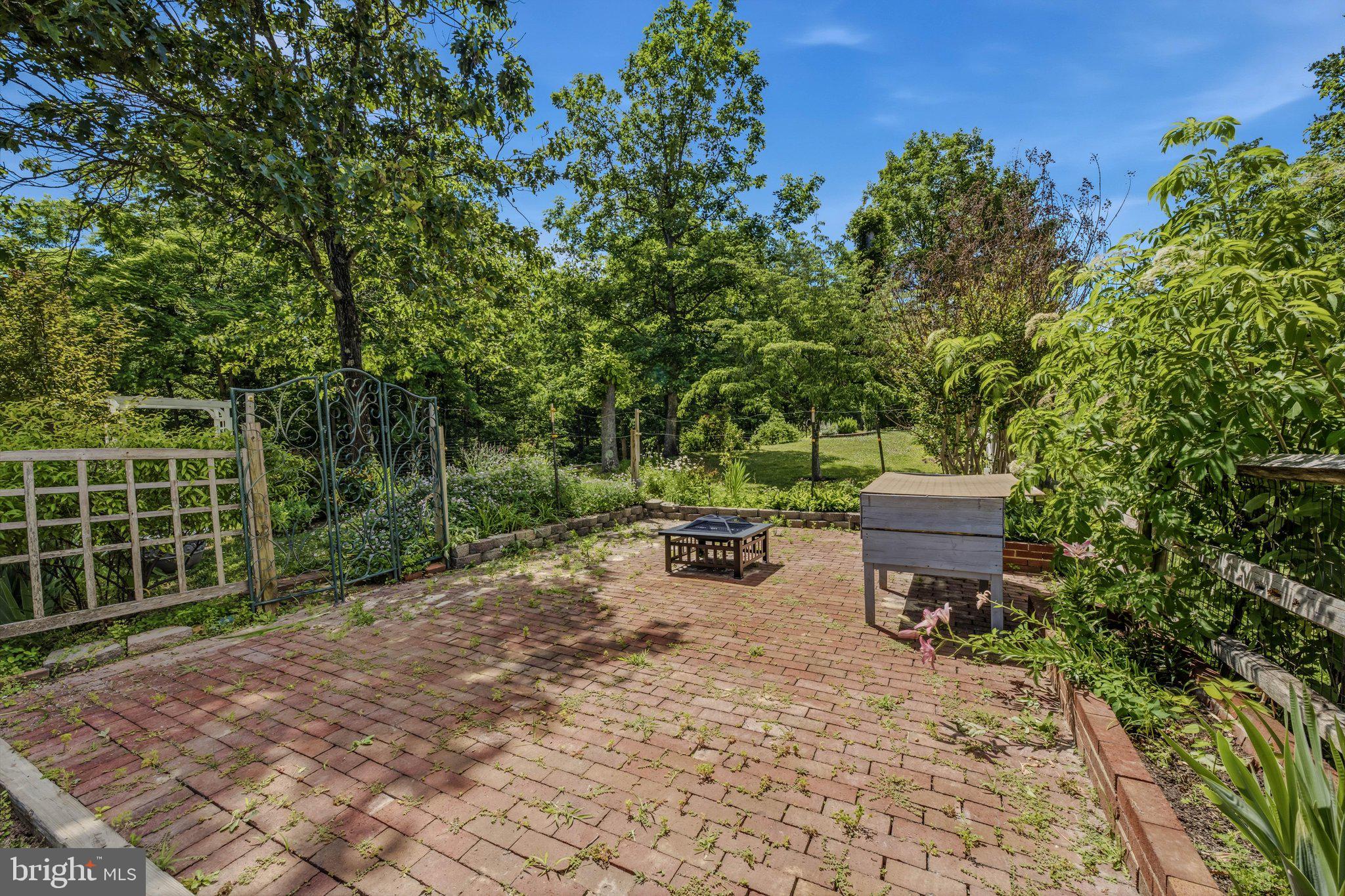 SHERWOOD FOREST - Residential