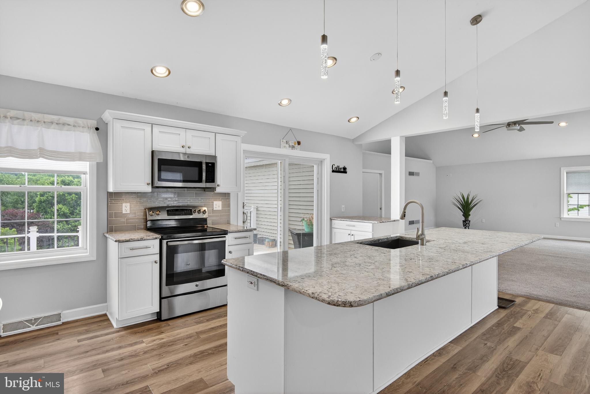 MAPLE RIDGE - Residential