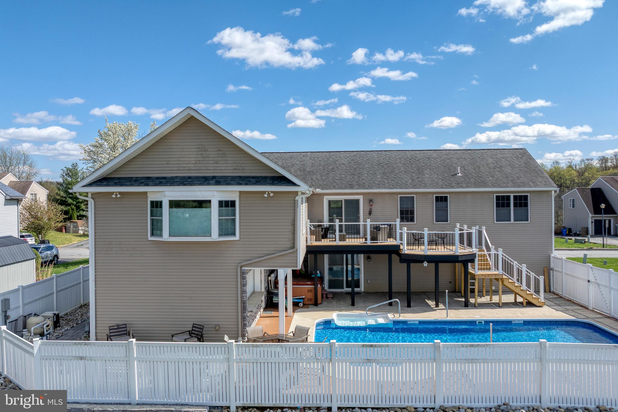 MAPLE RIDGE - Residential