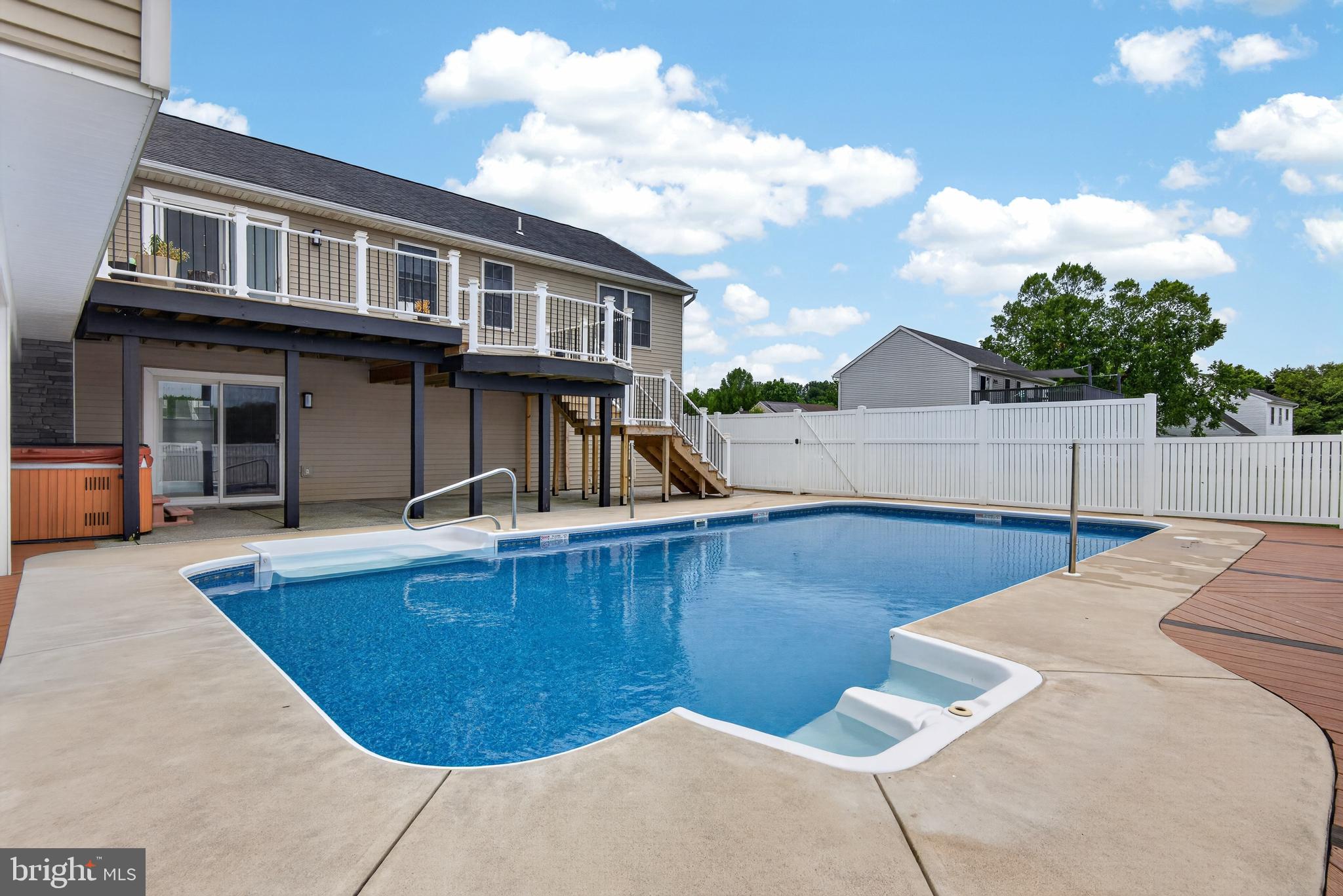 MAPLE RIDGE - Residential